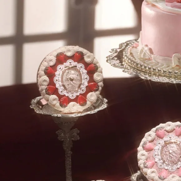 Flawless Finish Powder in Ivory Beige Flower Knows Strawberry 🍓 Cupid Setting - Picture 4 of 4